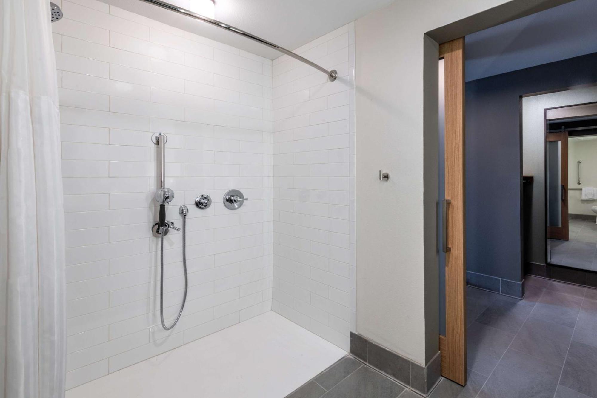 Hilton Garden Inn Лонгмънт Екстериор снимка