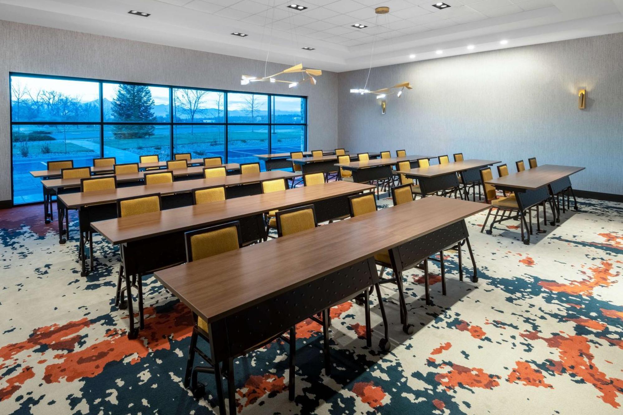 Hilton Garden Inn Лонгмънт Екстериор снимка