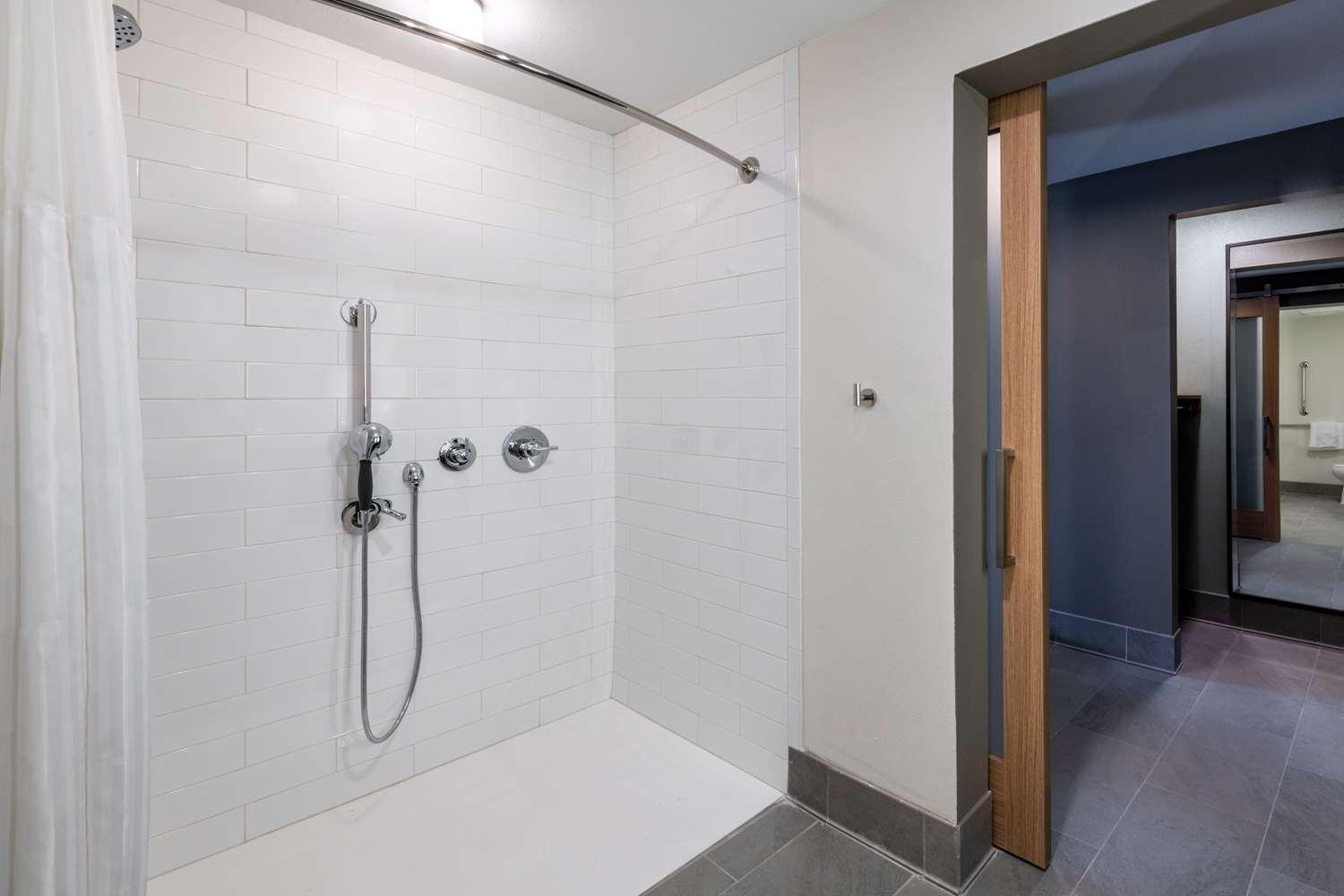 Hilton Garden Inn Лонгмънт Екстериор снимка